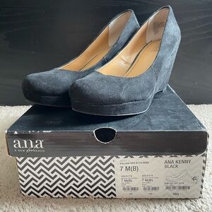 a.n.a Women's Classic Black Wedges
